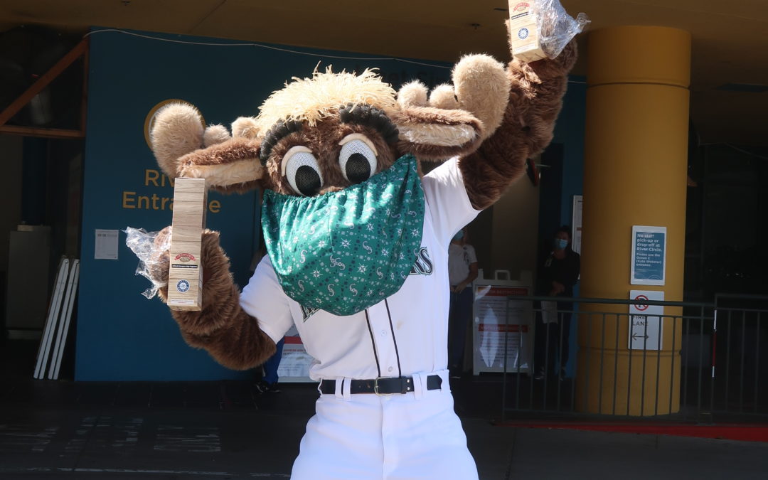 Fun with the Mariner Moose at Children’s Hospital!